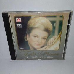CD Zeki Müren bir tatlı tebessüm albümü. Orijinal. 1994 kırmızı bandrollü dönem baskı albüm. Disk 10 üzerinden 8.5 koleksiyonluk