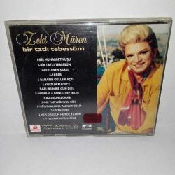 CD Zeki Müren bir tatlı tebessüm albümü. Orijinal. 1994 kırmızı bandrollü dönem baskı albüm. Disk 10 üzerinden 8.5 koleksiyonluk