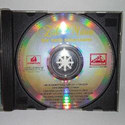 CD Zeki Müren bir tatlı tebessüm albümü. Orijinal. 1994 kırmızı bandrollü dönem baskı albüm. Disk 10 üzerinden 8.5 koleksiyonluk