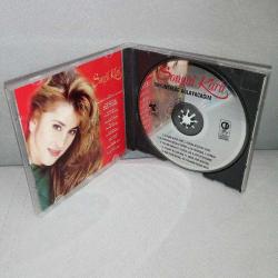 Cd Songül Karlı dokunsalar ağlayacağım albümü. 1995 bordo bandrollü dönem baskı. Dinlemeyi etkilemeyen çizikler var.