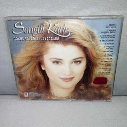Cd Songül Karlı dokunsalar ağlayacağım albümü. 1995 bordo bandrollü dönem baskı. Dinlemeyi etkilemeyen çizikler var.