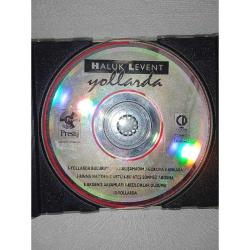 Cd Haluk Levent yollarda bu ateş sönmez. ilk albümü. 1994 baskı. Orijinal. Dinlemeyi etkilemeyen yoğun çizikler var. Kartoneti yok.