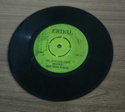 AŞIK DEDE BEKAR-VERMEM SENİ ELLERE