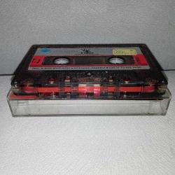Kaset Selami Şahin seninle başım dertte albümü. Orijinal 1987 dönem kağıt Baskı. Kasetin iki yüzünde yazı var. Baştan sona dinlendi sorunsuz çalışıyor
