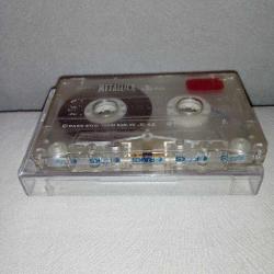 Kaset Metallica load. Orijinal. Kartoneti yok. Baştan sona dinlendi sorunsuz çalışıyor