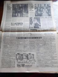 Hürriyet Gazetesi - 18 Kasım 1957 - CHP Meclisi seçime dair tebliğini dün neşretti - başvekil Adnan Menderes İstanbul'un vasıta işi üzerinde duruyor - seçimi kaybeden eski çalışma vekili Mümtaz Tarhan fotoğraf - CHP gölge kabine vazifesini görecek bazı komiteler kuruyor - İsmail Rüştü Aksal Faik Ahmet Barutçu Nüvit Yetkin Turgut Göle Turhan Feyzioğlu Kemal Satır Fotoğraf - pamuk satışı durduruldu - Hürriyet Partisi yepyeni bir yol takip edecek - Osman Bölükbaşı dosyası geri geliyor - sağır ve dilsizler kongresi yapıldı - İstanbul'da sinema tiyatro eczane itfaiye - Hirfanlı barajında yarından itibaren su toplanacak - benim olacaksın çizen Faruk Geç - Arthur Miller Marilyn Monroe için piyes yazdı fotoğraf - seri ilanlar - Fenerbahçe 3  Galata 0 - Fenerbahçe'nin 2. Golü fotoğraf - İstanbulspor 7 Eyüp 1 - Beşiktaş Hacettepeyi 2 1 yendi - basketbol milli takımımız Yarın Bükreş'e hareket ediyor - olimpiyata hazırlık fotoğraf - Belçika Milli Takımı Dün hollanda'ya 5-2 yenildi