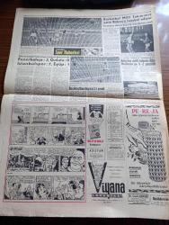 Hürriyet Gazetesi - 18 Kasım 1957 - CHP Meclisi seçime dair tebliğini dün neşretti - başvekil Adnan Menderes İstanbul'un vasıta işi üzerinde duruyor - seçimi kaybeden eski çalışma vekili Mümtaz Tarhan fotoğraf - CHP gölge kabine vazifesini görecek bazı komiteler kuruyor - İsmail Rüştü Aksal Faik Ahmet Barutçu Nüvit Yetkin Turgut Göle Turhan Feyzioğlu Kemal Satır Fotoğraf - pamuk satışı durduruldu - Hürriyet Partisi yepyeni bir yol takip edecek - Osman Bölükbaşı dosyası geri geliyor - sağır ve dilsizler kongresi yapıldı - İstanbul'da sinema tiyatro eczane itfaiye - Hirfanlı barajında yarından itibaren su toplanacak - benim olacaksın çizen Faruk Geç - Arthur Miller Marilyn Monroe için piyes yazdı fotoğraf - seri ilanlar - Fenerbahçe 3  Galata 0 - Fenerbahçe'nin 2. Golü fotoğraf - İstanbulspor 7 Eyüp 1 - Beşiktaş Hacettepeyi 2 1 yendi - basketbol milli takımımız Yarın Bükreş'e hareket ediyor - olimpiyata hazırlık fotoğraf - Belçika Milli Takımı Dün hollanda'ya 5-2 yenildi