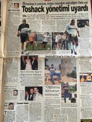 SABAH GAZETESİ DOĞUM GÜNÜ HEDİYESİ - 19 AĞUSTOS 1998 - TAM TAKIM 36 SAYFADIR -Alaattin Çakıcı-Hillary Clinton-Demirel-Ruhat Mengi-Cengiz Mengü-Selahattin Duman-Ali Şen-John Toshack-Süleyman Seba-Adnan Aybaba-Mehmet Ağar-Süleyman Demirel-Recep Şeker-Terim-Hagi-Bülent Uygun-Yasin Ezgü-Högh-Nuri İstebas-Adnan Polat-Ümit Davutoglu-Murat Yakın-Oktay-Biyediç-Mel Gibson-Danny Glover-Joe Pesci-Rene Russo-Chris Rock-Jet Li-Dev Barrymore-Florence Quentin-Azize Kabouche-Gary Oldman-Bruce Willis-Milla Jovovich-Kevin J. Connor-Wes Studi-Jennifer Aniston-Paul Rudd-Sibel Can-Mustafa Sandal  Ya konuşursa-Bildikleri Türkiye’yi yerinden sallar-Pasaport sahte damga gerçek-İtirafı Hillary hazırladı-Clinton’ın yalanı-Demirel düğüne neden gitmedi-Göndermeyin beni asarlar-Sırtımızdan kumar oynamayın-Toshack yönetimi uyardı-Süper Hayal Ligi-Spor dünyası Ağar’ın düğününde buluştu-Oğlumu kimseye vermem-Hagi’yle bir yıl daha-Fener, 75. yıl anısına AF ediliyor-Süren’den büyük övgü-Tolunay Kocaelispor’a karşı bir