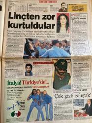 SABAH GAZETESİ DOĞUM GÜNÜ HEDİYESİ - 19 AĞUSTOS 1998 - TAM TAKIM 36 SAYFADIR -Alaattin Çakıcı-Hillary Clinton-Demirel-Ruhat Mengi-Cengiz Mengü-Selahattin Duman-Ali Şen-John Toshack-Süleyman Seba-Adnan Aybaba-Mehmet Ağar-Süleyman Demirel-Recep Şeker-Terim-Hagi-Bülent Uygun-Yasin Ezgü-Högh-Nuri İstebas-Adnan Polat-Ümit Davutoglu-Murat Yakın-Oktay-Biyediç-Mel Gibson-Danny Glover-Joe Pesci-Rene Russo-Chris Rock-Jet Li-Dev Barrymore-Florence Quentin-Azize Kabouche-Gary Oldman-Bruce Willis-Milla Jovovich-Kevin J. Connor-Wes Studi-Jennifer Aniston-Paul Rudd-Sibel Can-Mustafa Sandal  Ya konuşursa-Bildikleri Türkiye’yi yerinden sallar-Pasaport sahte damga gerçek-İtirafı Hillary hazırladı-Clinton’ın yalanı-Demirel düğüne neden gitmedi-Göndermeyin beni asarlar-Sırtımızdan kumar oynamayın-Toshack yönetimi uyardı-Süper Hayal Ligi-Spor dünyası Ağar’ın düğününde buluştu-Oğlumu kimseye vermem-Hagi’yle bir yıl daha-Fener, 75. yıl anısına AF ediliyor-Süren’den büyük övgü-Tolunay Kocaelispor’a karşı bir