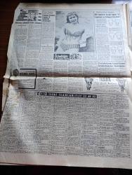 Hürriyet Gazetesi - 29 Ocak 1958 - İngiliz askerleri Kıbrıs'ta Türklerin üstüne ateş açtı şehitlerimiz Dün 8'e yükseldi - bir İngiliz askeri otomobili ile halkın arasına dalarak iki kişi şehit etmesi üzerine halk galeyana geldi fotoğraf - adadan gece gelen Osman Örek Türklerin öldürülüşünü anlatıyor - Adnan Menderes taziyette bulundu - Patrik Athenagoras'ın hususi fotoğrafçısı Dün hudut dışı edildi - Dulles ve Selwyn Lloyd Adnan Menderes ile görüştüler - Kıbrıs'ta 48 saat devam eden kanlı çarpışmalardan sonra birçok Türk Tevkif edilmiştir fotoğraf - günün yazısı bronşit - bugünkü Fenerbahçe Beyoğluspor ve yarınki Vefa Adalet maçları tehir edildi - Turgut Reis yazan Feridun Fazıl Tülbentçi yazı dizisi - sulukule eğlenceleri Beyazıt Beyaz Saray lokantasında - aşk ve macera romanı esrarlı kadın çizen Faruk Geç - Fransız sinemasının sevimli genç ümidi Helene Pratello fotoğraf - aşk ve macera romanı özlediğim yazan Bedia Altınay yazı dizisi -  Sadri Alışık - Leyla Sayar - Kenan Pars