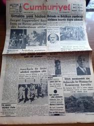 Cumhuriyet Gazetesi - 16 İkincikanun (Ocak) 1940 - balkanlarda yazan Nadir Nadi Başmakale - şimalde yeni hadise Sovyet tayyareleri bazı İsveç ve Norveç şehirlerini Dün bombardıman ettiler - şimal cephesinde fin askerleri donmuş bir kuyudan su çekerek yemek kaplarını yıkıyorlar fotoğraf - Hollanda ve belçika'ya yapılacağı söylenen tecavüz doğru çıkmadı - Ankara radyosunda İngiliz seferi Hughes Knatchbull İngilizce bir hitabede bulundu - milli iktisadı koruma Kanunu - korgeneral Abdurrahman Nafiz Gürman 2. Ordu müfettişliği vekaletine tayin olundu - Amerika'da bir ihtilal şebekesi meydana çıktı - Erzincan'da zelzele enkazı kaldırılıyor fotoğraf - Satie davasında dün dinlenenler fotoğraf - Karagün sandığı Kongresi - Cebelütarık Casusu filmi İpek ve Saray sinemasında - Hacı Resul filmi Sakarya sinemasında - hurmalar altında Cemile filmi Lale sinemasında - akademide açılan resim sergisi yazan Cemal Tollu - Necipbey ıtriyat fabrikası - Quinium Labarraque şarapları - Arlon saatleri