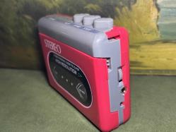 popart 1980 ler stereo walkman - kulaklığı ile birlikte çalışır durumda - kırmızı renk