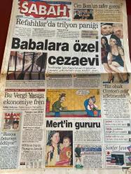 SABAH GAZETESİ DOĞUM GÜNÜ HEDİYESİ - 27 AĞUSTOS 1998 - TAM TAKIM 34 SAYFADIR -Erbakan-Sakıp Sabancı-Maliye Bakanı Temizel-Tayfun Devecioğlu-Yonca Evcimik-Bill Clinton-Zahide Demirdöven-Selahattin Duman-Aziz Yıldırım-Can Bartu-Cilli Mehmet-Taşkın Eruzun-Hakan Şükür-Hagi-Okan-Hasan Metin Oktay-Amokachi-Hikmet Onur-Zeynel Karafakıoğlu-Zürafa Akdoz-Mel Gibson-Danny Glover-Joe Pesci-Rene Russo-Chris Rock-Jet Li-Jennifer Jason Leigh-Albert Finney-Maggie Smith-Jeremy Irons-Melanie Griffith-Dominique Swain-Florence Guerin-Anne Michelsen  Refahlılar’da trilyon paniği-Babalara özel cezaevi-Bu vergi yasası ekonomiye fren-Mert’in gururu-Biz olsak Clinton’ı asla affetmezdik-Fener “Final” diyor-Ve Kanarya’da oyuncu arayışı yeniden başladı-Sana yakışır Aslanım-PKK bayrağı yakıldı-Amokachi şoku-Trabzonspor’un hayalleri yıkıldı-Haydi Boğa sıra sende-Cim Bom’un zafer gecesi-Cehennem Silahı 4-Sihirli Kılıç-Kadınsı Duygular-Derinlikte Dehşet-Karmaşık Hisler-Lolita-Barcelona Sirki  Cehennem Silahı 4-Lethal - İdil Koleksiyon