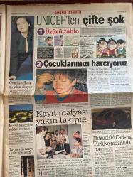 SABAH GAZETESİ DOĞUM GÜNÜ HEDİYESİ - 27 AĞUSTOS 1998 - TAM TAKIM 34 SAYFADIR -Erbakan-Sakıp Sabancı-Maliye Bakanı Temizel-Tayfun Devecioğlu-Yonca Evcimik-Bill Clinton-Zahide Demirdöven-Selahattin Duman-Aziz Yıldırım-Can Bartu-Cilli Mehmet-Taşkın Eruzun-Hakan Şükür-Hagi-Okan-Hasan Metin Oktay-Amokachi-Hikmet Onur-Zeynel Karafakıoğlu-Zürafa Akdoz-Mel Gibson-Danny Glover-Joe Pesci-Rene Russo-Chris Rock-Jet Li-Jennifer Jason Leigh-Albert Finney-Maggie Smith-Jeremy Irons-Melanie Griffith-Dominique Swain-Florence Guerin-Anne Michelsen  Refahlılar’da trilyon paniği-Babalara özel cezaevi-Bu vergi yasası ekonomiye fren-Mert’in gururu-Biz olsak Clinton’ı asla affetmezdik-Fener “Final” diyor-Ve Kanarya’da oyuncu arayışı yeniden başladı-Sana yakışır Aslanım-PKK bayrağı yakıldı-Amokachi şoku-Trabzonspor’un hayalleri yıkıldı-Haydi Boğa sıra sende-Cim Bom’un zafer gecesi-Cehennem Silahı 4-Sihirli Kılıç-Kadınsı Duygular-Derinlikte Dehşet-Karmaşık Hisler-Lolita-Barcelona Sirki  Cehennem Silahı 4-Lethal