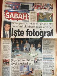 SABAH GAZETESİ DOĞUM GÜNÜ HEDİYESİ - 25 AĞUSTOS 1998 - TAM TAKIM 34 SAYFADIR -Yavuz Ataç-Alaattin Çakıcı-Gamze Çakıcı-Yılmaz Vural-Fatih Terim-Taffarel-Filip-Hüsnü Çil-Cenk Koray-Alpay-Gordon Milne-Hakan Şükür-Löw-Högh-Kemalettin-Ayhan Berke-Yılmaz Şimşek-Yılmaz Barutçu-Tuncay Ergin-Hülya Güçenç-Güngör Mengü-Türkeş-Hulusi Turgut-Menderes-Nuri Sait Paşa-Seyh Sait-Mussolini-İsmet İnönü-Çelik Gülersoy  İşte fotoğraf-Diyanet selülit ve diyet merkezi açtı-Monica olayını biz de duyduk-Kökleri kurutulsun-Sönmez ile Özer 40 yıllık arkadaş-Uluyol düdüğü bıraksın-Alpay’a hakaret etti suçlaması-Galatasaray’da parola önce pres yap sonra golü kovala-Filip Barcelona yolunda-Tanrım bizi baştan yarat-Göteborg Adana değil-Yanlışlığa 30 yıl-Taksicide intihar-Baba kızını vurdu-Bavuldan kadın cesedi çıktı-ABD Suriye ve Irak’ı işgal etmemizi istedi-Kerkük ve Musul’u nasıl kaybettik  Karikatür: “Eller yukarı!” - Salih Memecan