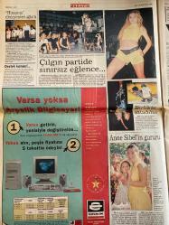 SABAH GAZETESİ DOĞUM GÜNÜ HEDİYESİ - 25 AĞUSTOS 1998 - TAM TAKIM 34 SAYFADIR -Yavuz Ataç-Alaattin Çakıcı-Gamze Çakıcı-Yılmaz Vural-Fatih Terim-Taffarel-Filip-Hüsnü Çil-Cenk Koray-Alpay-Gordon Milne-Hakan Şükür-Löw-Högh-Kemalettin-Ayhan Berke-Yılmaz Şimşek-Yılmaz Barutçu-Tuncay Ergin-Hülya Güçenç-Güngör Mengü-Türkeş-Hulusi Turgut-Menderes-Nuri Sait Paşa-Seyh Sait-Mussolini-İsmet İnönü-Çelik Gülersoy  İşte fotoğraf-Diyanet selülit ve diyet merkezi açtı-Monica olayını biz de duyduk-Kökleri kurutulsun-Sönmez ile Özer 40 yıllık arkadaş-Uluyol düdüğü bıraksın-Alpay’a hakaret etti suçlaması-Galatasaray’da parola önce pres yap sonra golü kovala-Filip Barcelona yolunda-Tanrım bizi baştan yarat-Göteborg Adana değil-Yanlışlığa 30 yıl-Taksicide intihar-Baba kızını vurdu-Bavuldan kadın cesedi çıktı-ABD Suriye ve Irak’ı işgal etmemizi istedi-Kerkük ve Musul’u nasıl kaybettik  Karikatür: “Eller yukarı!” - Salih Memecan