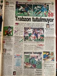 SABAH GAZETESİ DOĞUM GÜNÜ HEDİYESİ - 23 AĞUSTOS 1998 - TAM TAKIM 36 SAYFADIR -Alaattin Çakıcı-Aslıtürk-Türkeş-Tayfun Devecioğlu-Rauf Tamer-Hasan Şaş-Gökmen Özdenak-İskender Günen-Cengiz Alpman-Mehmet Özdil-Hıncal Uluç-Rıdvan Yelekçi-Susic-Saffet-Sergen-Oğuz-Oktay-Amokachi-Toshack-Seba-Mehmet Ali Yılmaz-Ruhat Mengi-Ahmet Vardar-Bulent Ortaçgil-Fatih Terim-Hagi-Kadir Tozlu-B. Hakan-Taffarel-Florence Guerin-Martine Michielsen-Carlos Fuentes-Ingrid Rubio-Jennifer Aniston-Paul Rudd-Mel Gibson-Danny Glover-Joe Pesci-Rene Russo-Chris Rock-Jet Li-Kevin J. Connor-Wes Studi  Büyük ayıp-Oğlunu taşıdı-Çakıcı Aslıtürk’le Nice’te görüştü-Zorunlu hizmet geri geliyor-Türkeş’in sırları-Rusya’daki kriz Almanlar’ı vurdu-Trabzon tutulmuyor-Milo’ya duacıyız-Herkül gibi Galatasaray-Kırmızı kart Hagi’yi çıldırttı-Avrupa Avrupa duy sesimizi-Boğalar doludizgin-Karakartal’da Oktay sevinci-Dadaş destanı-Cehennem Silahı 4-Derinlikte Dehşet-Karmaşık Hisler-Taxi-Lolita-Aşkımın Hedefisin-Derin Darbe  Cehennem Silahı