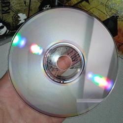 Cd Kurban İnsanlar albümü. Orijinal. Kartonet tertemiz. Disk 10 üzerinden 9.5 koleksiyonluk