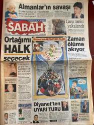 SABAH GAZETESİ DOĞUM GÜNÜ HEDİYESİ - 31 MART 1999 - TAM TAKIM 26 SAYFADIR -Ecevit-Selim Edes-Selahattin Duman-Hasan Cemal-Yavuz Donat-Necati Doğru-Selçuk Yula-Fatih Terim-Popescu-Kubilay-Murat Deniz-Abdullah-Ersun Yanal-Gordon Milne-İskender Günen-Umuttu-Löw-Feldkamp-Bolic-Tayfur-Ali Şen-Cengiz Çandar-Vedat Okyar-Hıncal Uluç-Rıdvan Yelekçi-Zeynep Göğüş-Muazzez Abacı-Fatih Ürek-Rober Hatemo-Semih Yalçı-Kayahan-Dipankar Ganguly-Ayşem-Leyla-Emel-Kenan Doğulu-Hazal-Güneş Taner-Güngör Mengü  Almanlar’ın savaşı-Ortağımı halk seçecek-Kosova’nın ölüm tarlaları-Zaman ölüme akıyor-Dramatik bir ölüm-FBI virüs peşinde-Diyanet’ten uyarı turu-Bizim derbi Samsun’da-Popescu döndü-İstikrarlı takım yok-Kalli ağır basıyor-Bolic’ten 2 asist 1 gol-Fenerbahçe düşünsün-Uyarılar boşa mı-Şehit annesi ama üvey-Sapık şoförler-Tokatçı boşanıyor-Dürüst savcı-Çifte seçim olacak-Selim Edes 51.8 milyar yolladı-Salih Memecan karikatürü (Sabah Bizimcity köşesi) - “Çatal bıçak rica edebilir miyim?” Diğer karikatürler: B