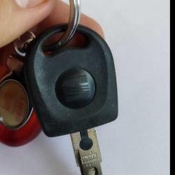 SEAT CASTROL ANAHTARLIK VE ANAHTAR