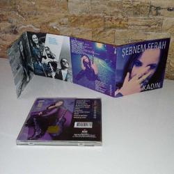 BOŞ cd kutusu Şebnem Ferah Kadın. Orijinal Raks 1996 yılı ilk baskı. sarı bandrollü dönem baskıdır. kartonet ile kutu temiz ve sağlamdır. Cd YOK!