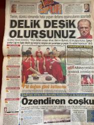 HÜRRİYET GAZETESİ DOĞUM GÜNÜ HEDİYESİ - 2 AĞUSTOS 2002 - TAM TAKIM 36 SAYFADIR -Hakan Uzan-Cem Uzan-Kemal Derviş-Samet Korkmaz-Serra Sipahioğlu-Melih Sipahioğlu-Nilgün Delikan-Selda Gocay-Sema Kızıl-Ertuğrul Özkök-Oktay Ekşi-Yalçın Granit-Esat Yılmaer-Ayhan Güner-Fatih Terim-Murat Temelöz-Ergün-Batista-Serdar Bilgili-Mircea Lucescu-Ahmet Necdet Sezer-Çolakoğlu-Mustafa Taşar-Ata Nirun  Uzanlar’ı yakan belgeler-İşte Derviş’in sürpriz cevabı-Türkler başardı kapıları açalım-Hayatımda yemediğim kadar küfür yedim-Üç kız kardeşe 60 trilyon şoku-Almanya’da zirvede-Şevket Altuğ Kanal D’de-Pota Işıl Işıl-Biz takım için varız-Delik deşik olursunuz-Özendiren coşku-Çok sinirlendim-Menajeri de bir tuhaf-Taşlar oturuyor-Anne babamız bize 60 trilyon vermedi-Turiste kötü hizmet eden tazminat ödemek zorunda  Karikatür: Hakkari Şırnak barajı aşmasa da HADEP kazanır-Latif Demirci