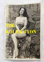 ORYANTAL-DANSÖZ PRENSES BANU'NUN ORİJİNAL 2'Lİ FOTOĞRAF SETİ - 18 x 12 cm EBADINDA - PRENSES BANU AĞAÇLARIN ARASINDA DEKOLTE GİYSİSİYLE ÖZEL OLARAK POZ VERİRKEN ÇEKİLMİŞ 2 FARKLI KARE