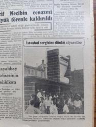 Cumhuriyet Gazetesi - 3 Temmuz 1950 - Kore harbi yazan Abidin Daver Başmakale - Amerikalılar Kore'de beş Kızıl torpido batırdılar - Kore'den gelen son fotoğraflar - CHP programında yapılacak tadilat - İsmet İnönü iç ve dış politikaya dair gazetecilerle görüştü - General Maç Arthur Kore'deki Amerikan kuvvetlerinin komutanı ile bir arada fotoğraf - Montemar Revüsü temsillere başladı fotoğraf - Bulgarların şehit ettiği gazeteci Arif Necibin cenazesi büyük törenle kaldırıldı - Muzaffer kayalıbay hadisesinin tahkikatı - İstanbul sergisine dünkü ziyaretler fotoğraf - askeri mahkemeler kaldırılacak - Fin Güreşi takımı 6 2 yenildi -  3. Dünya harbi nasıl olacak yazan İngiliz gizli istihbarat subaylarından Philipp Reynoids yazı dizisi - posta güvercini yazan Kerime Nadir yazı dizisi - Türkiye güzellik kraliçesi müsabakası Ayşe Kaymak fotoğraf - Vefa lübnan'ları dün 7 1 mağlup etti - Amerika'ya gidecek olan öğrencimiz Emel Aktan fotoğraf - Üç Silahşörler yazan Alexandre Dumas - radyo programı
