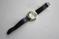 SWATCH   Kol Saati MARKA KOL SAATİ DETAYLAR ACIKLAMADA (İSİMSİZ DEMİR RAF KUTU
