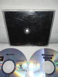 Pc oyun Age of empires 2 The age of Kings. Dönemin iyi kalite baskılı kopya oyunu. 2 disk. Diskler 10 üzerinden 8.5 Çalışıp çalışmadığı DENENMEDİ. Koleksiyonluk.