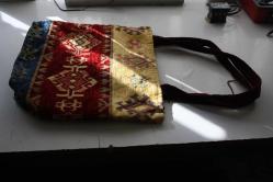 LOT.19 » KİLİMDEN YAPILMIS ÇANTA VİNTAGE KOLLEKSİYON ÜRÜNÜ (İ6 KASA