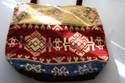 KİLİMDEN YAPILMIS ÇANTA VİNTAGE KOLLEKSİYON ÜRÜNÜ (İ6 KASA