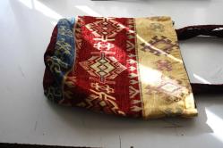 KİLİMDEN YAPILMIS ÇANTA VİNTAGE KOLLEKSİYON ÜRÜNÜ (İ6 KASA