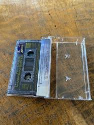 ZÜLFÜ LİVANELİ - GÖKYÜZÜ HERKESİNDİR - KASET