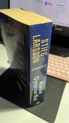 ATEŞLE OYNAYAN KIZ - ULUSLARARASI BESTSELLER MILLENNIUM SERİSİ 2 - STIEG LARSSON - PEGASUS YAYINLARI BİRİNCİ BASKI 2010