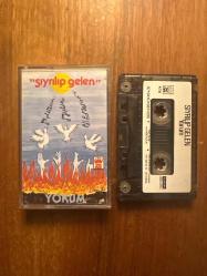 Grup Yorum : Sıyrılıp Gelen - Kaset / Taç Plak 1987  ''Yorum