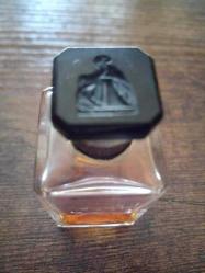 Eski parfüm şişesi. Yarı dolu opalin cam resimli mühür kapaklı. LANVIN France .