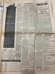 TERCÜMAN GAZETESİ - 28 MAYIS 1969 - SADECE 4 SAYFADIR -Türkeş-Bayar-İnönü-Suna San-Fuat Kacar-Ahmet Kabaklı-Şükrü Baban-Mehmet Ali Sebük-Belma Aksun-Rauf Tamer-O. Filiz-Necmi Tanyolac-Metin Oktay-Kemal Kahriman  Huzursuzluğun kaynağı tabii senatörlerdir-Konuşunca esaslı konuşacağım-İnönü siyasi haklar bir ahlaki sefer çıkar dedi-Hareketim hadiselerle bağlı-Şihhatiyetim çok iyiyim ve kendimi zinde hissediyorum-Eşeği boyayıp babasına sattıktan sonra-Kayserililer Erzurum pastırması Çemenleyip Kayseri malı diye satıyormuş-İlahiyat fakültesini kapatmak hıyanet olur-Malezya’dan sonra Sudan-Yargıtay başkanı konuştu-Görüşler düşünceler fikirler-Hesap kitap-1942-Fezda 1 gün Uzun sözün kısası Hayko’nun intikamı-Bir nükte bir ışık Türkiye için Azerbeycan örneği Spor Toto sezonu 52 haftaya çıkarılacak-Bazı AP milletvekilleri meclisi terk etti-Toplum polisinin yetkileri artırılmalı-Bir şair intihar etti-Gecik kalmadınız kupon sıra mecburiyeti yok-PTT Pierikos’la karşılaşıyor-Gribi önleyici ilaç bul