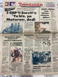 TERCÜMAN GAZETESİ - 8 TEMMUZ 1980 - SADECE 4 SAYFADIR -M.Balta-Y.Balta-S.Kumbasar-Ecevit-Zafer Atay-A.Hamdi Sancar-Ahmet Kabaklı-Saddam Hüseyin-Rauf Tamer-Prof. Dr. Faruk K. Timurtaş-Dr. Hikmet Sami-B.Menderes-Samet Ağaoğlu-Ahmet Emin Yalman-Ali Naci Karacan-Dr. Kâmran Şenel-Mukbil Özyörük-Ergun Göze  3 CHP’li Ecevit’e ‘Ya biz, ya Mataracı’ dedi-CHP’de karışıklık büyüdü-Memurların daha kolay yeri etmeleri sağlanacak-Bağdat Notları-Bir liderin, bir seçimin, bir kampın ve Irak-Türkiye-İran sıcak üçgenindeki olayların hikâyesi-Ecevit «Türkiye hızla bölünme noktasına gidiyor»-Kapısı bombayla bile kırılan evde 2 kişi kurşuna dizildi-Türkiye meselelerinin üstesinden gelebilecek güce sahip-Afganistan mültecilerinin 7 girşmesi-Pakistan’da şüpheli durum-A.Hamdi Sancar, Ankara’da törenle toprağa verildi-Papağan’ın hayreti-Tek isim tek adam Saddam Hüseyin-Herşey güvenlik için-Ne olduğu bilinmeyen kelimeler-Büyük fırsat 5 temel eser birlikte-Bankerler daha yüksek faiz verdikleri iddiasında-İran, b