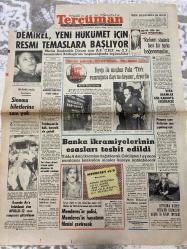 TERCÜMAN GAZETESİ - 26 EKİM 1969 - SADECE 2 SAYFADIR -Demirel-Refik Sönmezsoy-Adnan Menderes-Celal Bayar-İsmet İnönü-Kraliçe Elizabeth-D.P. büyükleri-Celal Yardımcı-Orhan Boran-Rauf Tamer  Demirel yeni hükümet için resmi temaslara başlıyor-Biraz yürek biraz bilek bu biziz işte-Bıyığı ile meşhur Pala Türk yumruğuna dayı mı dayanır diyordu-Banka ikramiyelerinin esasları tesbit edildi-Menderes’in polisi Menderes’in hayatını filmini çevirecek-Reform sözünü ben bir türlü beğenemediğim-Vekil imamlar asil kadroya geçebilecek-Peron cezasını yapmayacak-Sinema biletlerine zam yok-Markın yeni fiyatı tesbit edildi-Halk kontrolü ele geçti-Kasımda Aya fırlatılacak olan Apollo-12 araç rampasına götürülüyor-Eskişehir şeker fabrikası işbaşı etti-Hükümetten beklediklerimiz-Menderes ve O-Gün ışığında dışarıdan ve içerden-Ham Magrur’un hikayesi-Yıldızınız ne diyor-Fikir bahçesi-Rabak elektrolitik bakır ve mamulleri A.Ş.’den bildirilmiştir-Sözün kısası-İhtilal vukuunda  Sözün Kısası-Rauf Tamer
