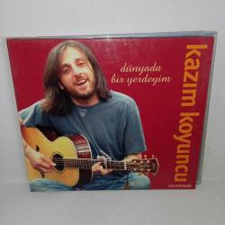 CD Kazım Koyuncu dünyada bir yerdeyim. Orijinal. Dinlemeyi etkilemeyen çizikler var. Sorunsuz çalışıyor.