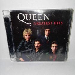 Cd Queen Greatest Hits albümü. Orijinal. Avrupa baskı. Dinlemeyi etkilemeyen çizikler var.