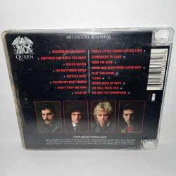 Cd Queen Greatest Hits albümü. Orijinal. Avrupa baskı. Dinlemeyi etkilemeyen çizikler var.