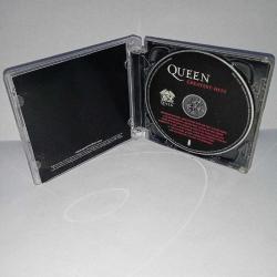 Cd Queen Greatest Hits albümü. Orijinal. Avrupa baskı. Dinlemeyi etkilemeyen çizikler var.