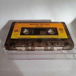 Kaset İbrahim Tatlıses İnsanlar. orijinal kartoneti yok. baştan sona dinlendi sorunsuz çalışıyor