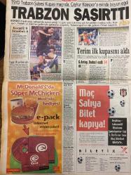 HÜRRİYET GAZETESİ DOĞUM GÜNÜ HEDİYESİ - 6 AĞUSTOS 2000 -TAM TAKIM 44 SAYFADIR -Akşener-Mehmet Niyazoğlu-Erdal Acar-Hakkı Koç-Mehmet Sırrı Öztürk-Numan Hatipoğlu-Murat Bardakçı-Oktay Ekşi-Kemal Yazar-Turgay Şeren-İlhan Soyler-Suat Kaya-Savio-Raul-Faruk-Marcio-Vedat-Savio-Emre-Lucescu-Bülent Candan-Tetteh-Zeki-Orhan-Sergen Yalçın-Ümit Aydınoğlu-Fuat Kars  Hayal değil gerçek-Bu da Balina Operasyonu-Yurtdışına çıkışı yasaklandı-Vakf ‘alma’ değil ‘verme’ yerdir-4 kişi 227’şer milyar kazandı-Büyük devletisiniz bize destek olun-Erdal Acar’ın yerini biliyorum-Olay kararnamede hükümet rahatladı-Denizli sıkıntılı-Fener’in Eyüp şovu-Revivo: F.Bahçe bir ömre bedel-Aslan’ın nefesi yetmedi-Lucescu’dan pembe tablo-Emre saklandı!-Galatasaray’a Alman panzeri-Trabzon şaşırttı-Sergen Yalçın Trabzon’u seçti-Terim ilk kupasını aldı-Maç Salıya bilet kapıya!-Skandal yaratan fotoğraflar-Sevgili değil dostuz-Duygusallık kısa sürdü-Kızlar Ahmet hocasına aşık-Ölürken iki can kurtardı-Trafiğe 9 kurban-Maganda vur