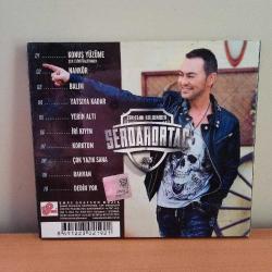 Cd Serdar Ortaç Çek elini kalbimden 2015. Orijinal. kitapçık yok. dinlemeyi etkilemeyen çizikler var. Sorunsuz çalışıyor.