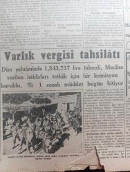 Cumhuriyet Gazetesi - 12 İkincikanun (Ocak) 1943 - İki taraflı güçlükler Cumhuriyet başmakale - yurtta karakış başladı fotoğraf - Ruslar Georgievsk Ve Piatigorsku geri aldılar - Veliki Luiki mevsiminde savaşlar nasıl oluyor - şark cephesinden fotoğraflar - Alman harp tebliği düşmanın Üstün kuvvetlerle yaptığı taarruz ağır ve Kanlı kayıplar verdirilerek tardedildi - general Giraud'un teşkil edeceği Ordu - atlantik'teki büyük savaş - Varlık vergisi tahsilatı dün İstanbul'da 1.343.737 lira ödendi - Harbin dördüncü yılında tarafsız Türkiye - Askeri Vaziyet Yazan Emekli General H. Emir Erkilet Yazı Dizisi - Fransa'nın Alman işgaline geçen limanlarında makineli muhafız birlikleri fotoğraf - Kahire sokaklarında filmi Çemberlitaş sinemasında - kanlı meydan filmi yalnız İpek sinemasında - beni tarih kitapları müsabakası - haftanın muayen günlerinde halka balık verilecek - kar izleri örttü yazan Henri Bordeaux Yazı Dizisi - korsan Kaptan filmi Perşembe akşamı elhamra sinemasında - altın 31 lira