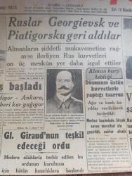 Cumhuriyet Gazetesi - 12 İkincikanun (Ocak) 1943 - İki taraflı güçlükler Cumhuriyet başmakale - yurtta karakış başladı fotoğraf - Ruslar Georgievsk Ve Piatigorsku geri aldılar - Veliki Luiki mevsiminde savaşlar nasıl oluyor - şark cephesinden fotoğraflar - Alman harp tebliği düşmanın Üstün kuvvetlerle yaptığı taarruz ağır ve Kanlı kayıplar verdirilerek tardedildi - general Giraud'un teşkil edeceği Ordu - atlantik'teki büyük savaş - Varlık vergisi tahsilatı dün İstanbul'da 1.343.737 lira ödendi - Harbin dördüncü yılında tarafsız Türkiye - Askeri Vaziyet Yazan Emekli General H. Emir Erkilet Yazı Dizisi - Fransa'nın Alman işgaline geçen limanlarında makineli muhafız birlikleri fotoğraf - Kahire sokaklarında filmi Çemberlitaş sinemasında - kanlı meydan filmi yalnız İpek sinemasında - beni tarih kitapları müsabakası - haftanın muayen günlerinde halka balık verilecek - kar izleri örttü yazan Henri Bordeaux Yazı Dizisi - korsan Kaptan filmi Perşembe akşamı elhamra sinemasında - altın 31 lira