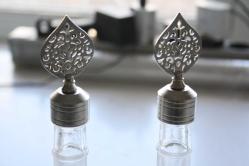 2 ADET CAM KOLONYA ŞİŞESİ - GELİN ŞİŞE - GÜMÜŞ OSMANLI KAPAKLI + PLASTİK TIPALI  (İ6 KASA